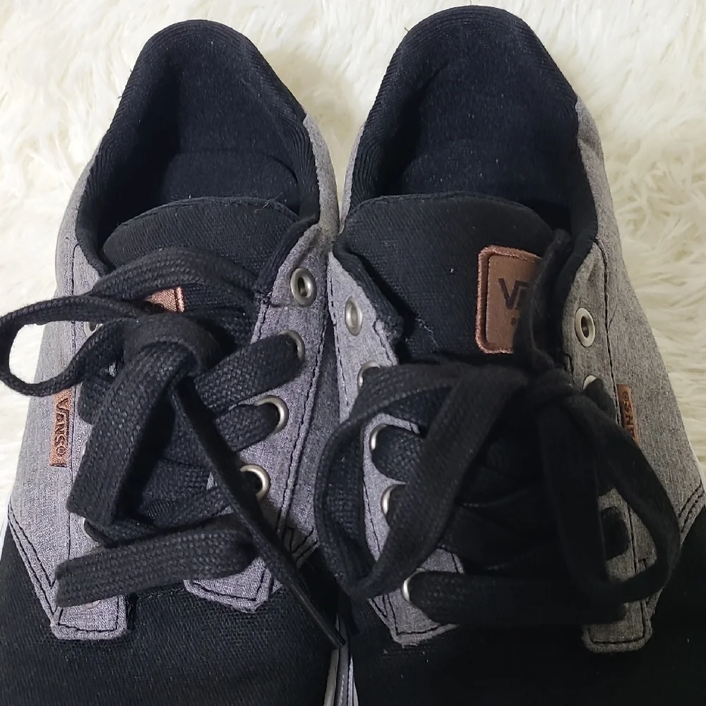 VANS Deluxe‎ Comfort Men's Black and Gray Lace-Up Sneakers - Size 8.5